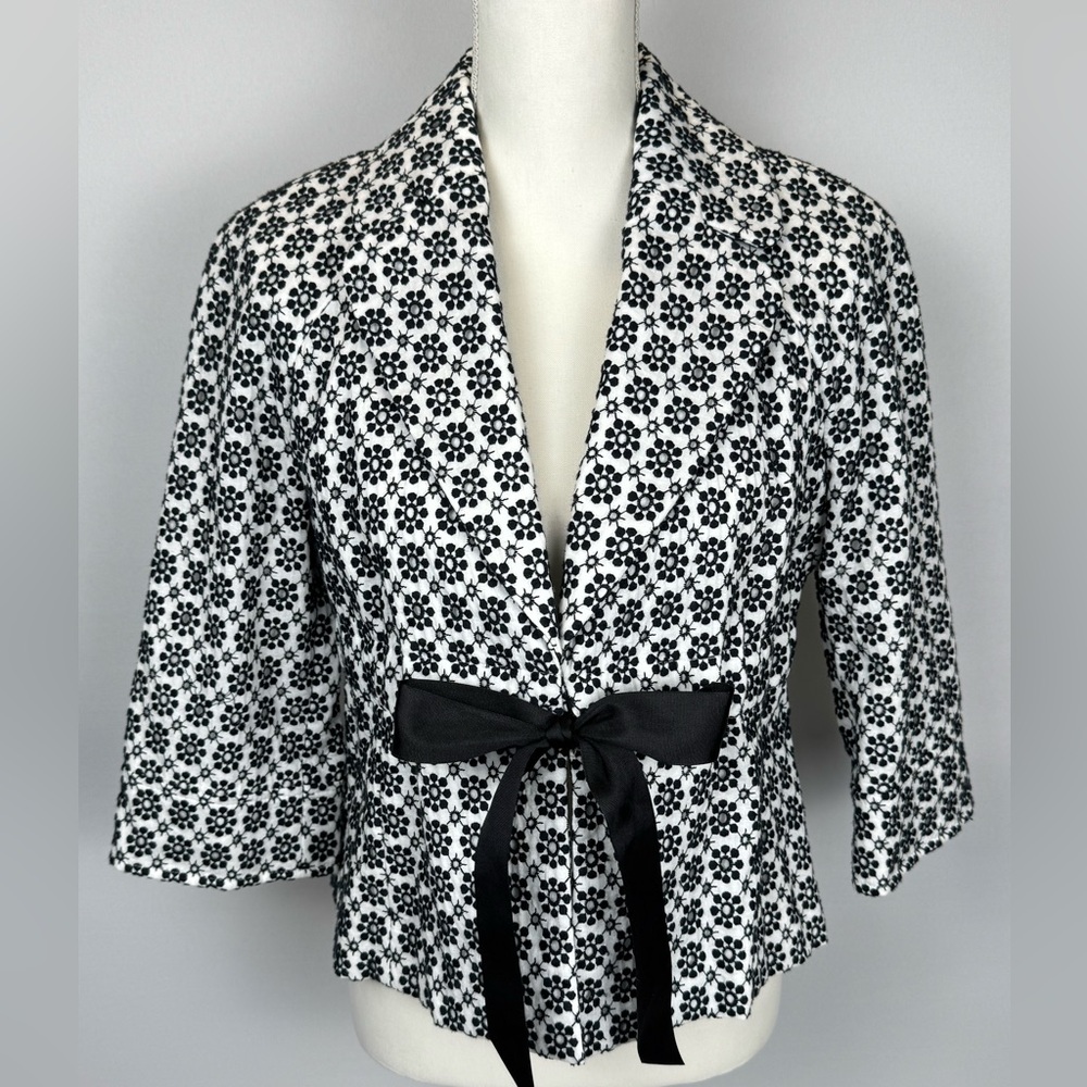 Kasper Blazer Jacket Black White Floral Embroidery Eyelet Ribbon Closure 6 Pet